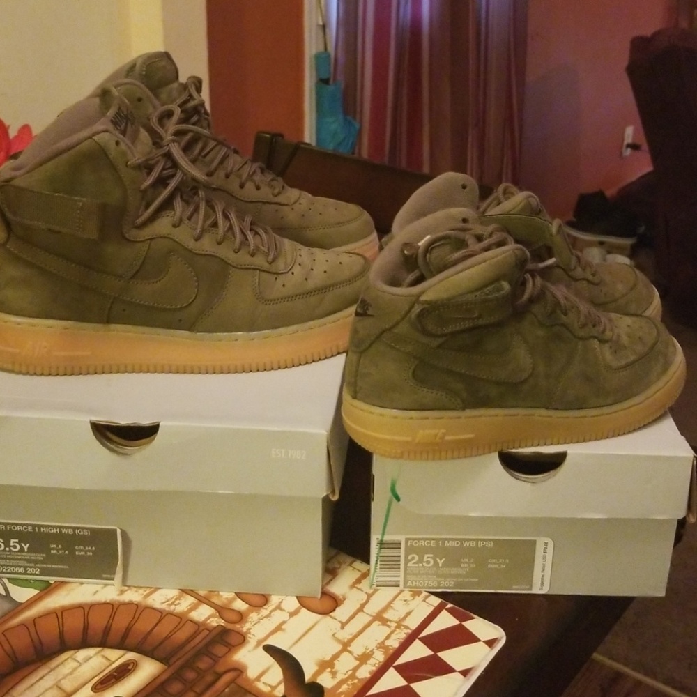 Olive medium Air Force 1's..